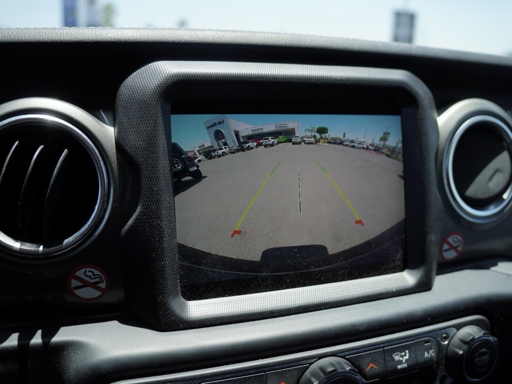 2023 Jeep Wrangler Sahara photo 15