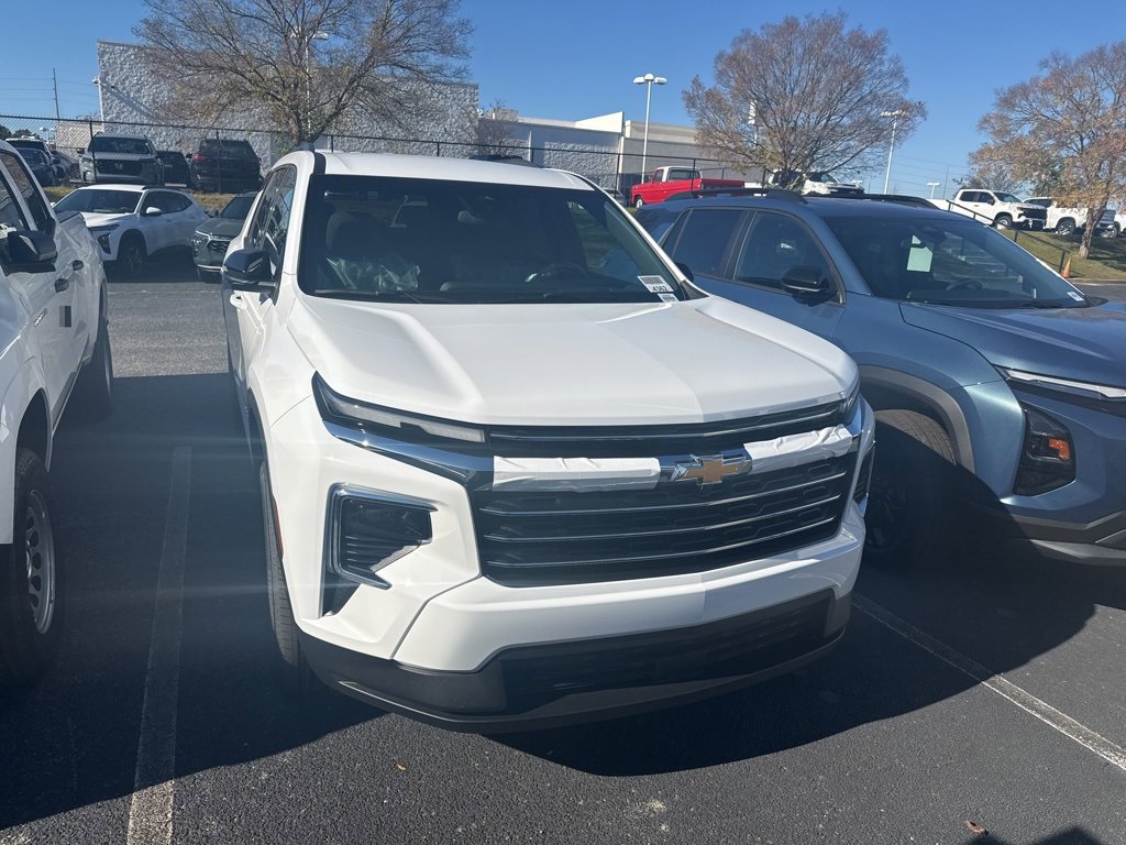 2026 Chevrolet Traverse photo 2