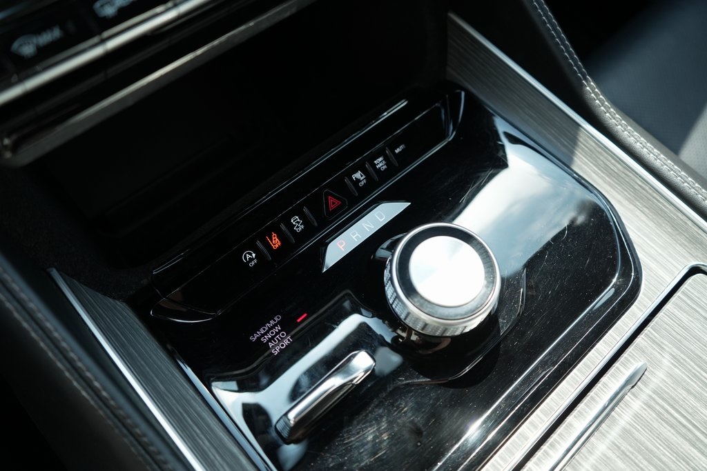 2024 Jeep Wagoneer L Series II photo 21