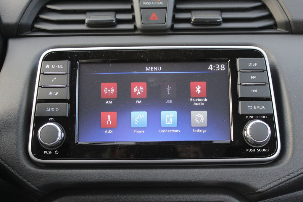 2025 Nissan Versa 1.6 SV photo 21
