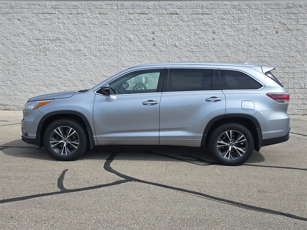 2020 Toyota Highlander Hybrid XLE photo 9