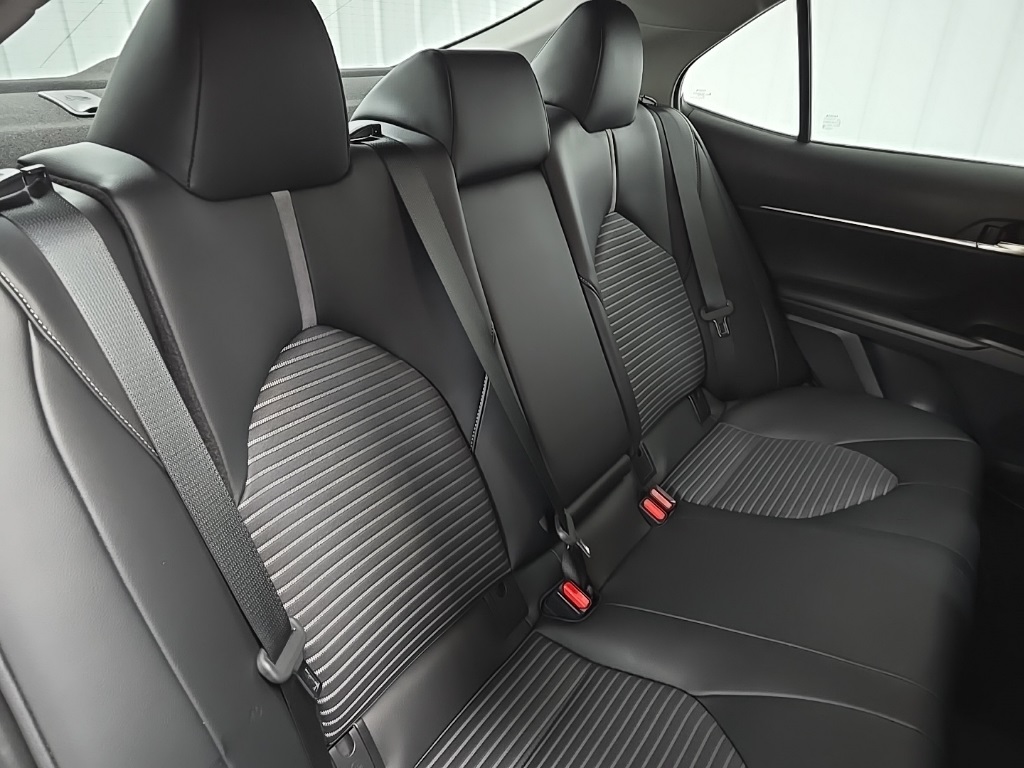2022 Toyota Camry SE photo 16
