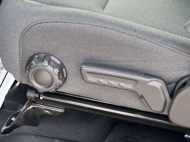 2025 Jeep Wrangler Sahara photo 7
