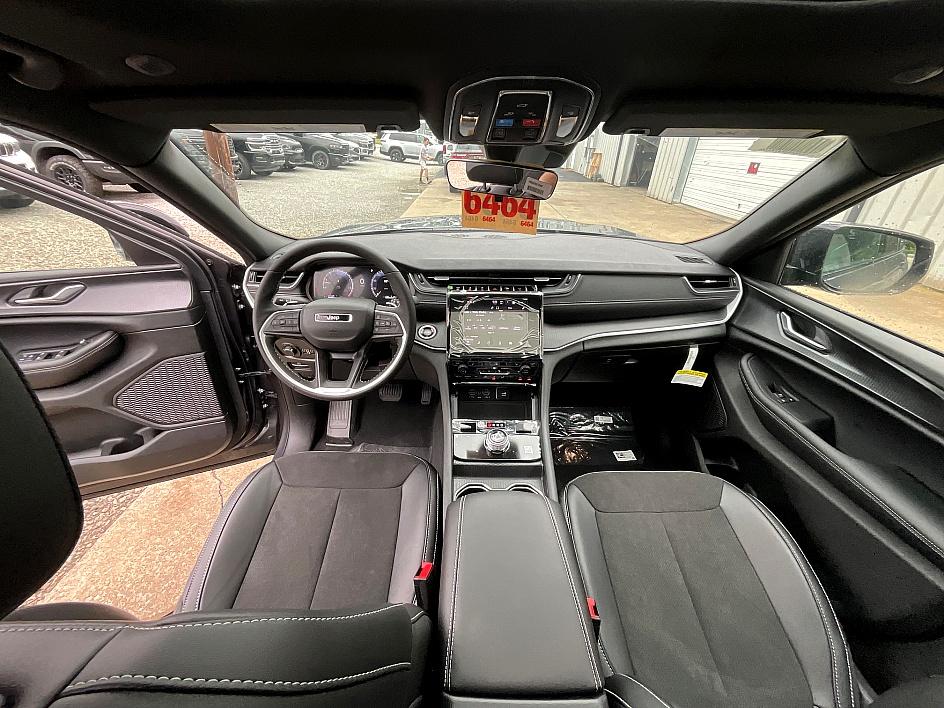 2025 Jeep Grand Cherokee Altitude X photo 32