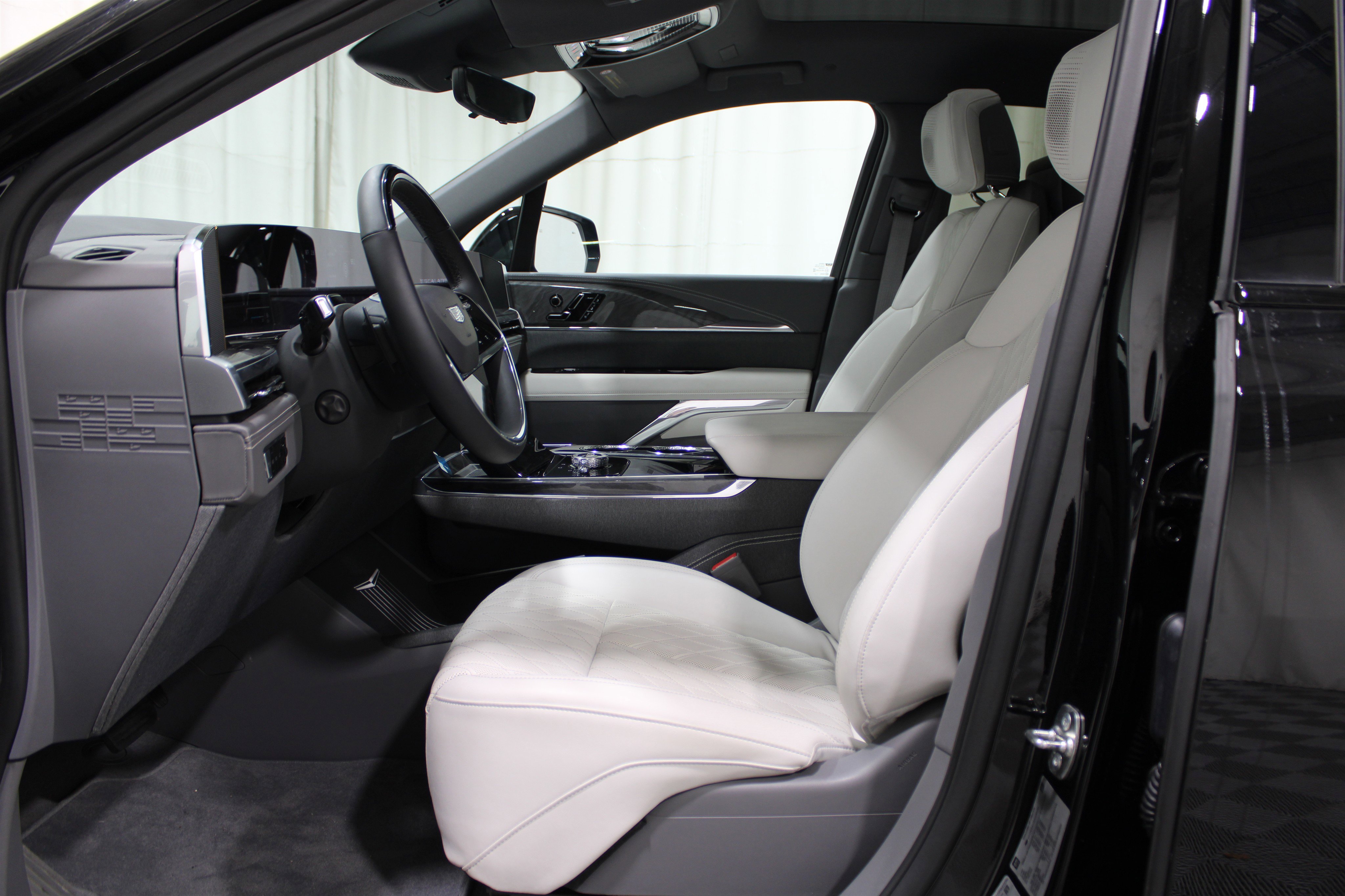 2025 Cadillac Escalade IQ Sport photo 3