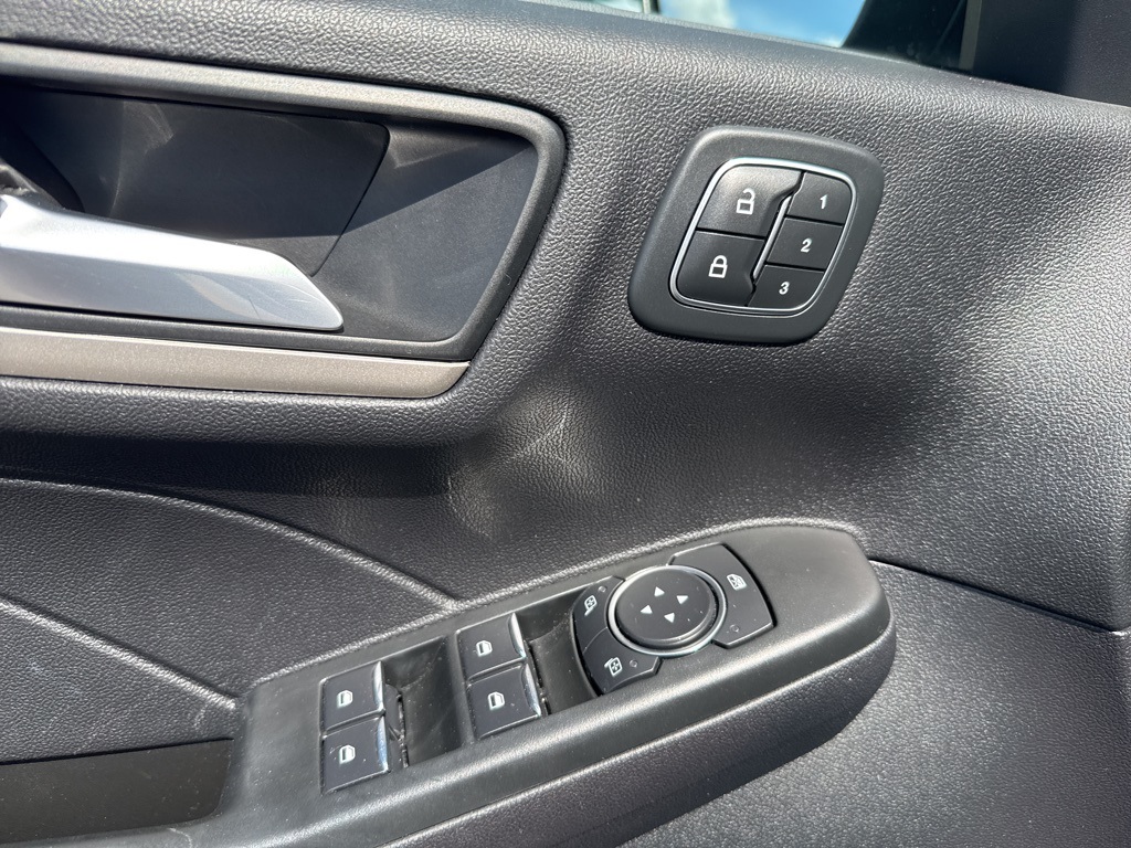2022 Ford Escape SEL photo 28