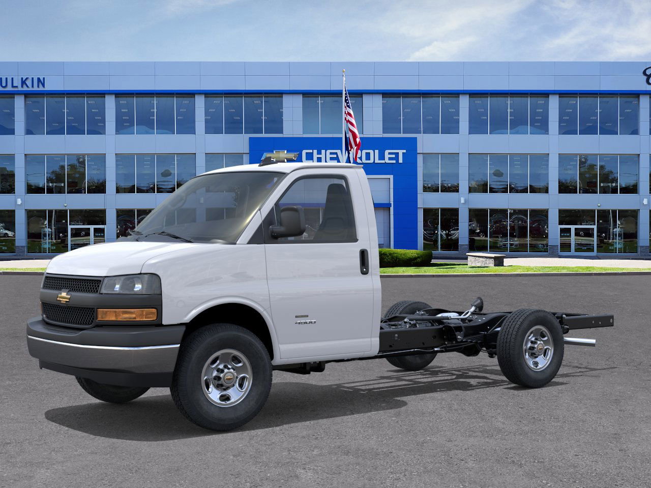 2025 Chevrolet Express Cutaway 3500 photo 2