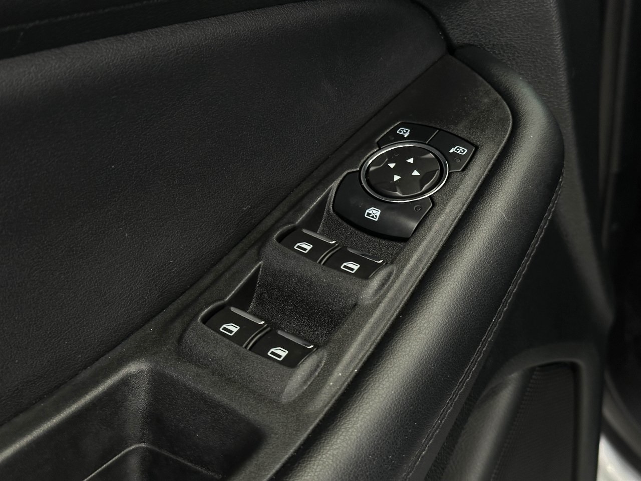 2023 Ford Edge SEL photo 21
