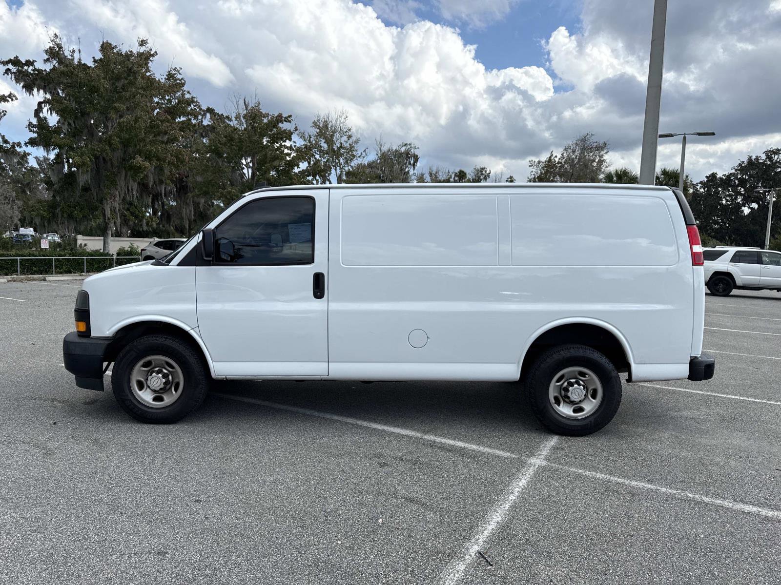 2018 Chevrolet Express Cargo Van 2500 photo 3