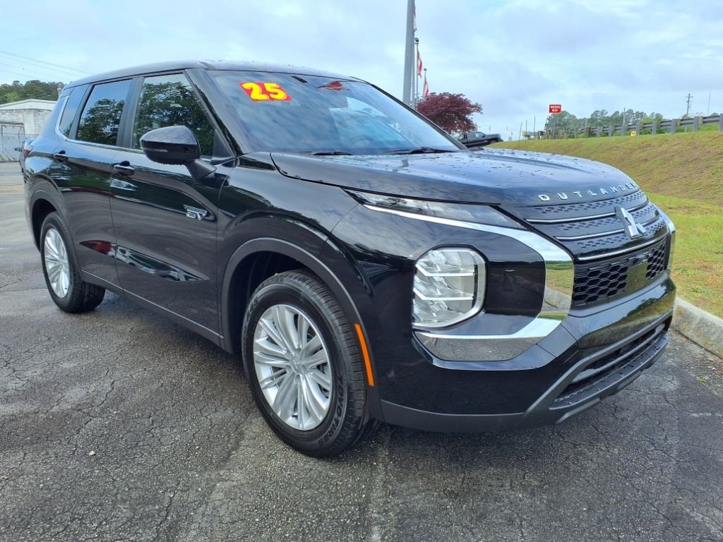 2025 Mitsubishi Outlander Plug-in Hybrid ES's photo
