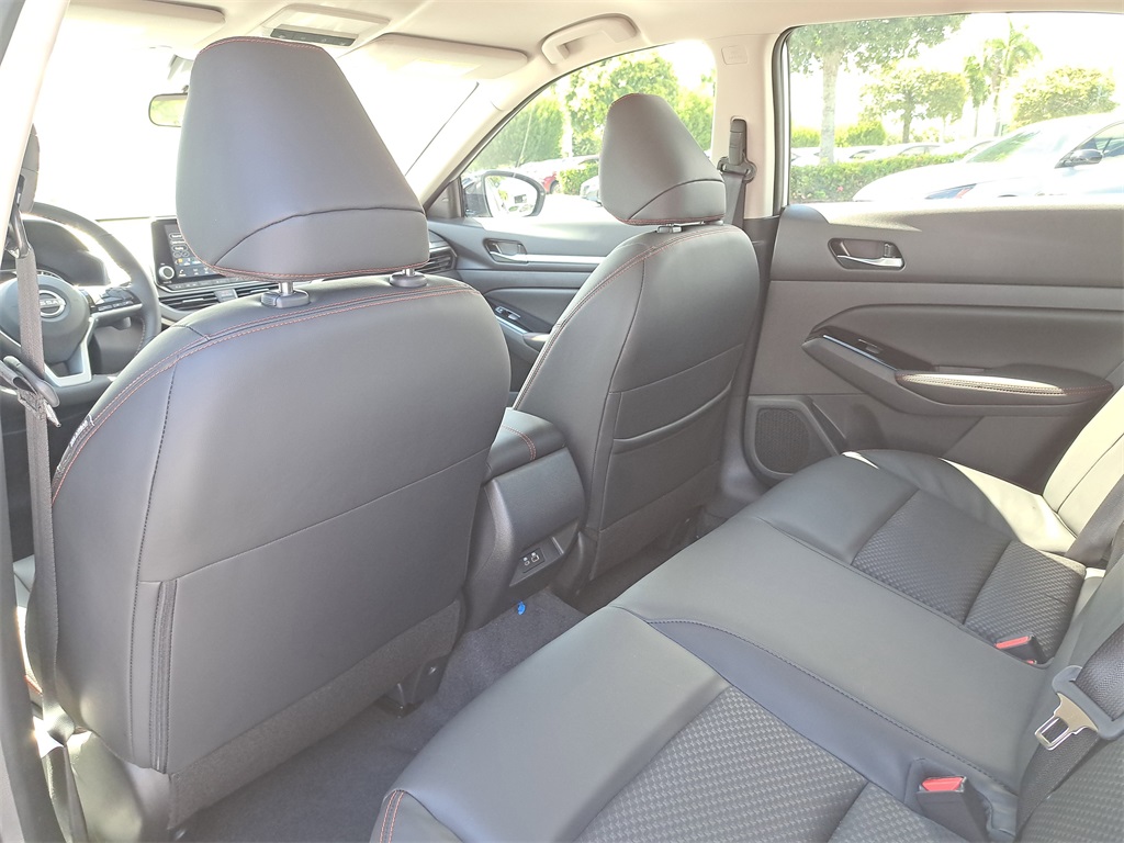 2025 Nissan Altima 2.5 SR photo 11
