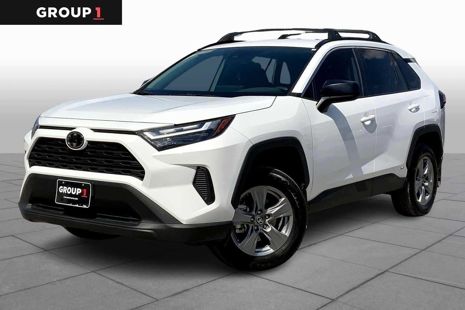 2025 Toyota RAV4 LE's photo