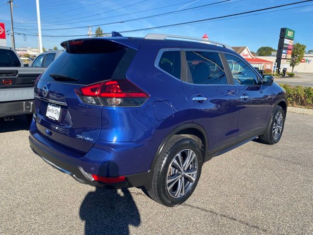 2019 Nissan Rogue SV photo 3