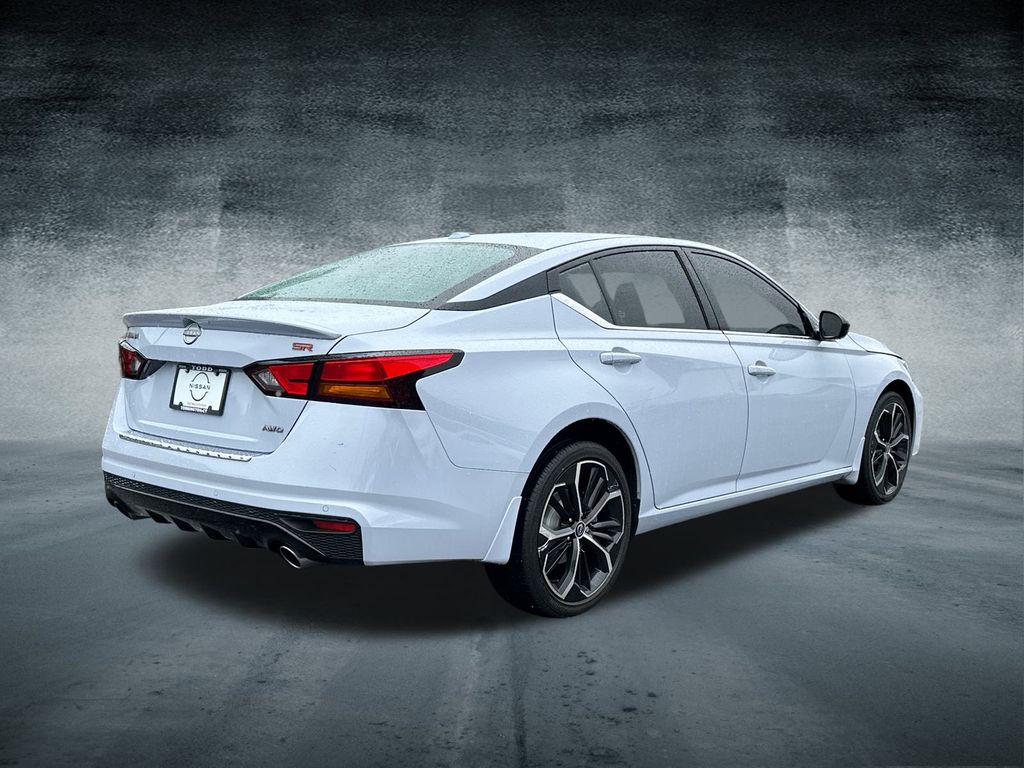 2023 Nissan Altima 2.5 SR photo 4