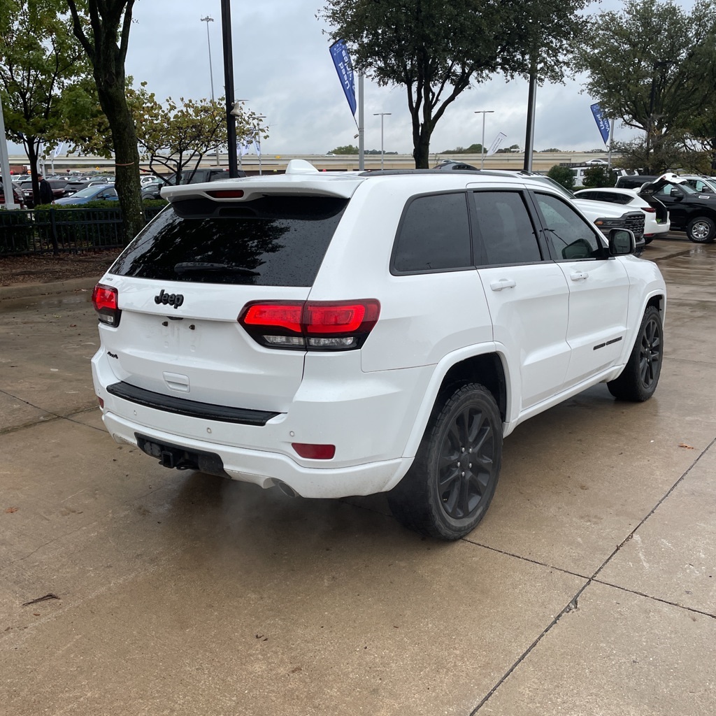 2018 Jeep Grand Cherokee Altitude photo 3