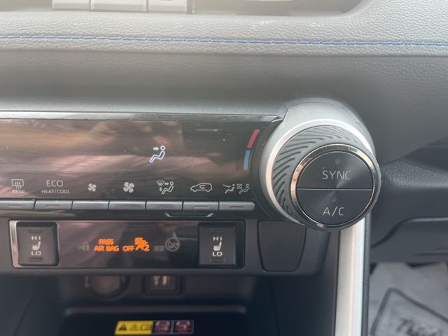 2023 Toyota RAV4 Hybrid XSE photo 18