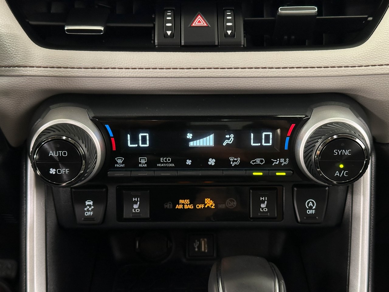 2023 Toyota RAV4 XLE Premium photo 8