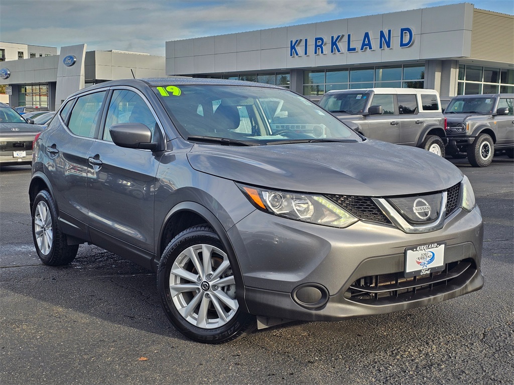 2019 Nissan Rogue Sport S's photo
