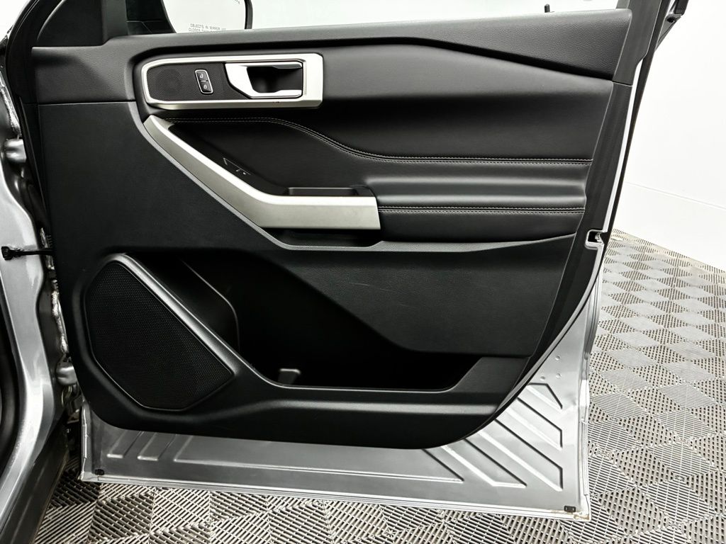 2023 Ford Explorer XLT photo 31