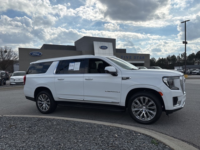 2022 GMC Yukon XL Denali's photo