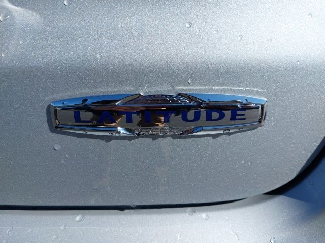 2025 Jeep Compass Latitude photo 16