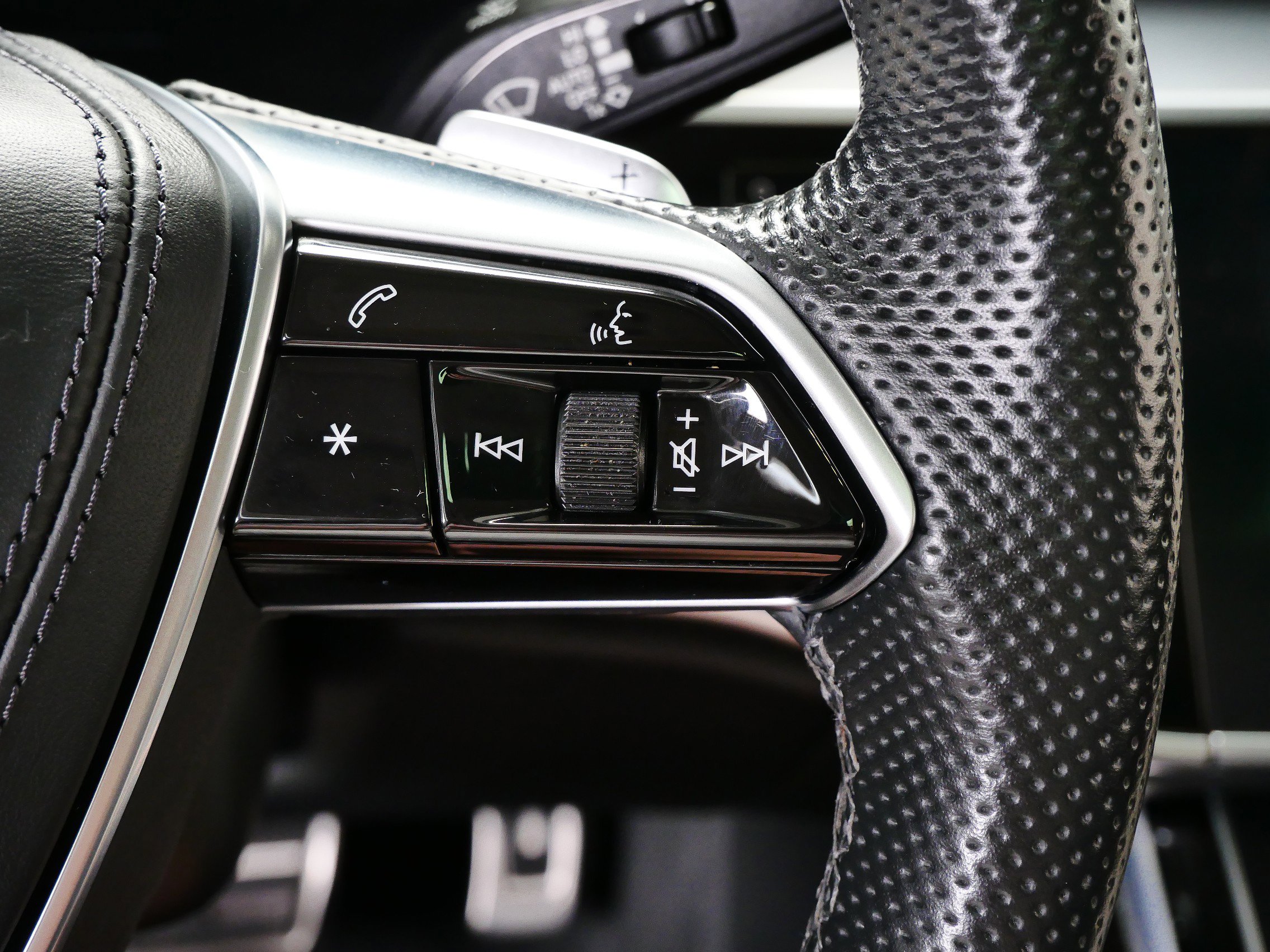 2022 Audi S8 4.0T Quattro photo 21