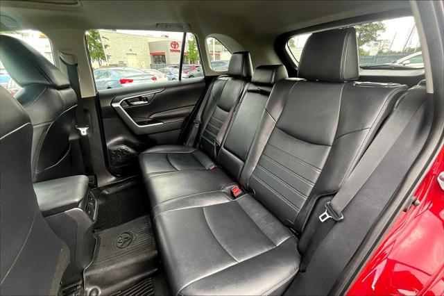 2022 Toyota RAV4 XLE Premium photo 17