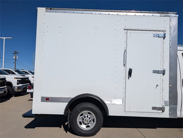 2024 Chevrolet Express Cutaway 3500 photo 3