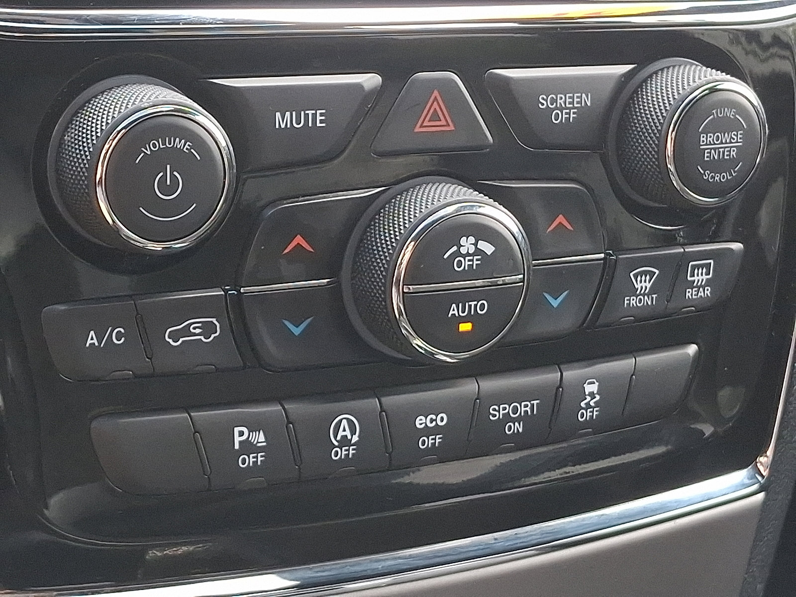 2020 Jeep Grand Cherokee Altitude photo 13