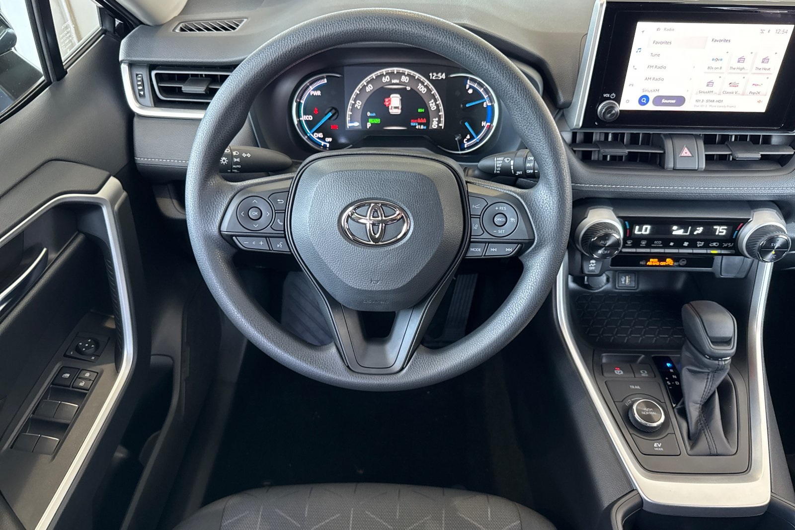 2025 Toyota RAV4 Hybrid XLE photo 14