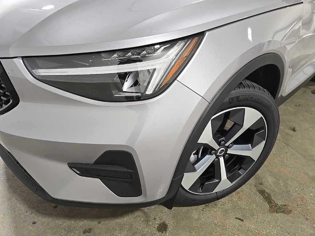 2026 Volvo XC40 Core photo 19