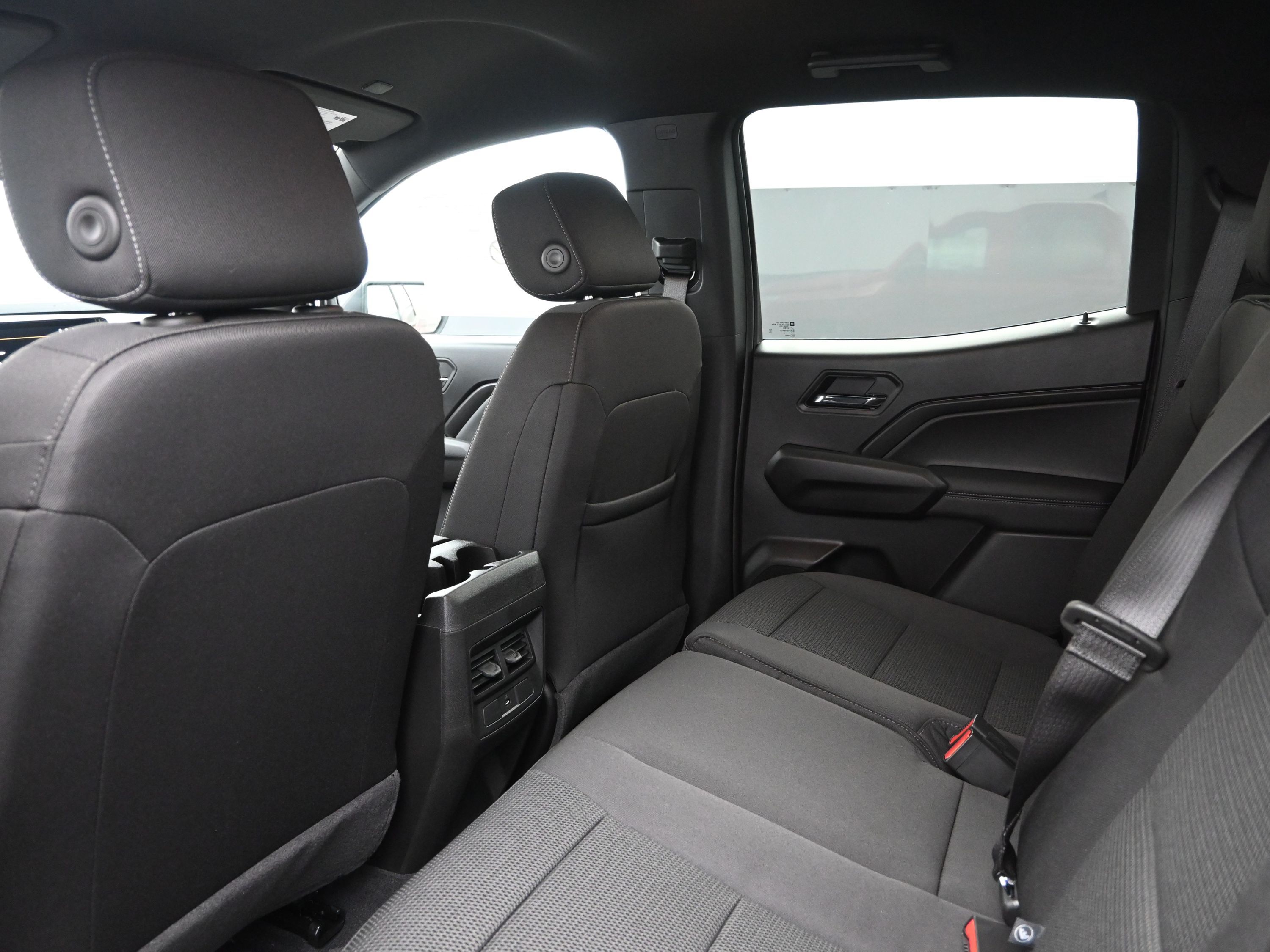 2025 Chevrolet Colorado Work Truck LT photo 9