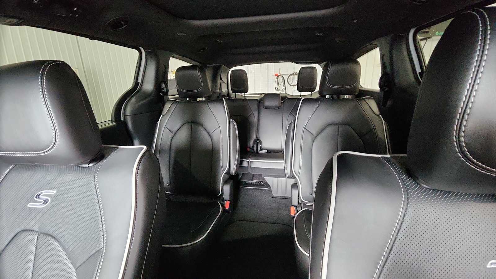 2026 Chrysler Pacifica Limited photo 25