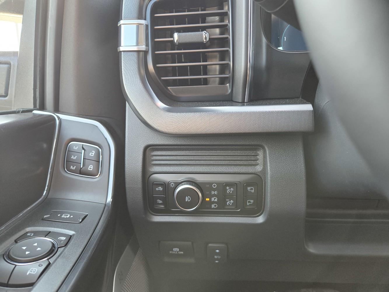 2026 Ford F-350 Platinum photo 12