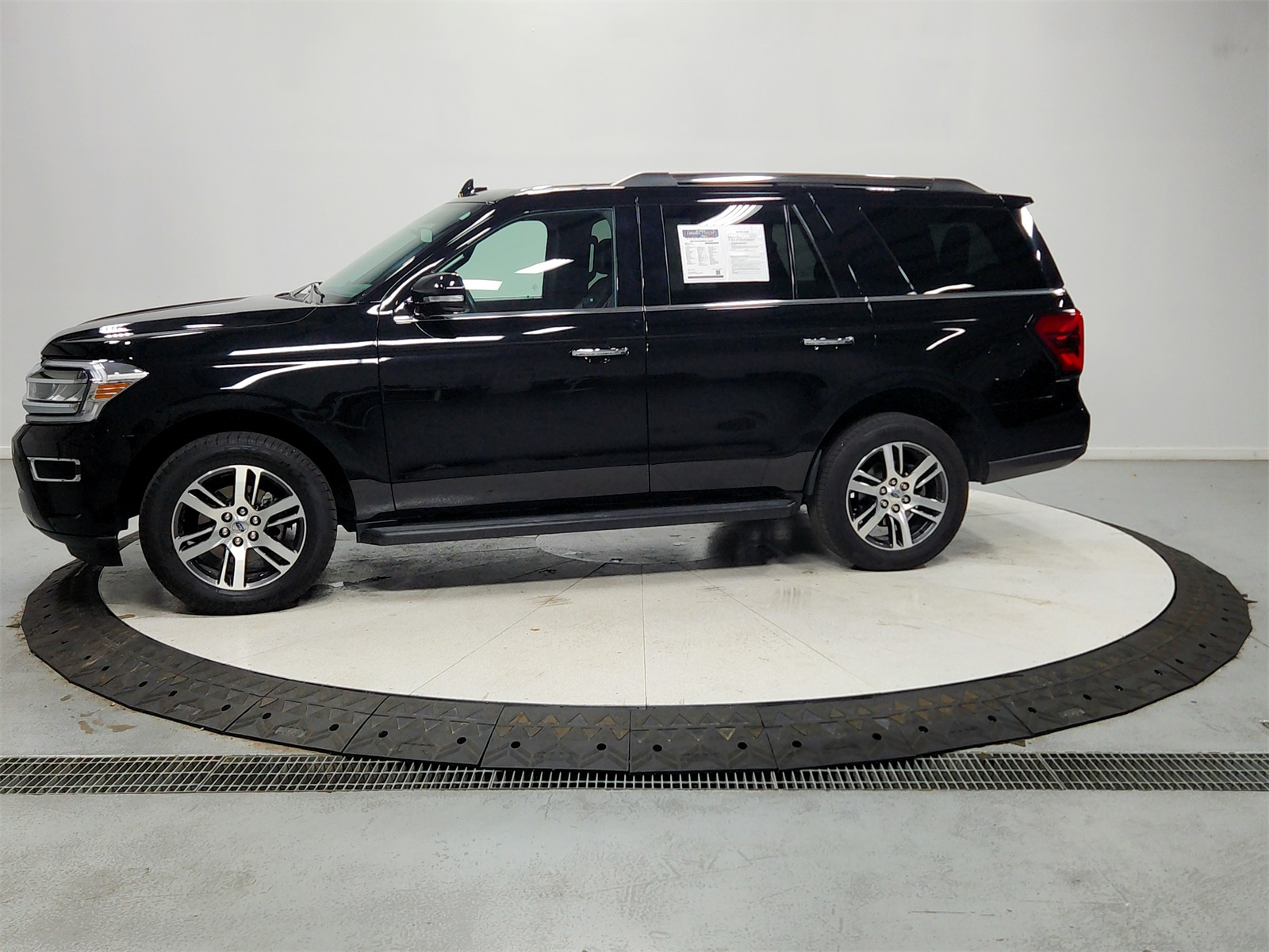 2024 Ford Expedition Limited photo 4