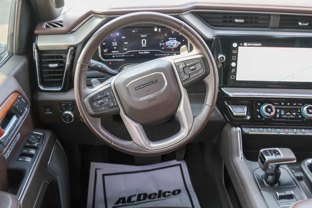 Used 2022 White Frost Tricoat GMC Denali image 25