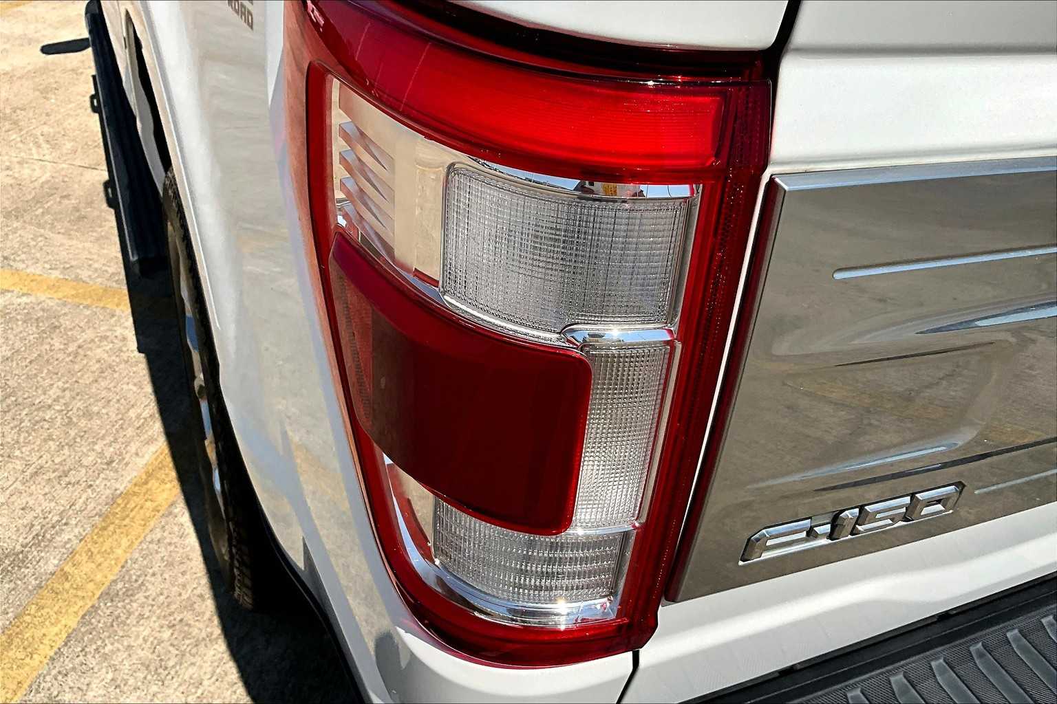 2022 Ford F-150 Platinum photo 28
