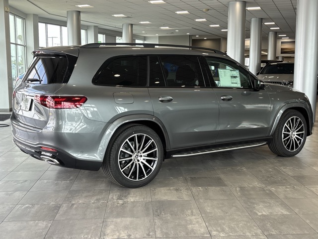 2025 Mercedes Benz GLS 580 4MATIC photo 2
