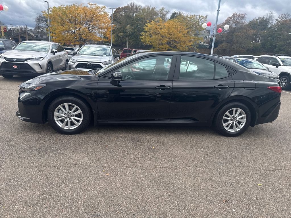 2025 Toyota Camry LE photo 4