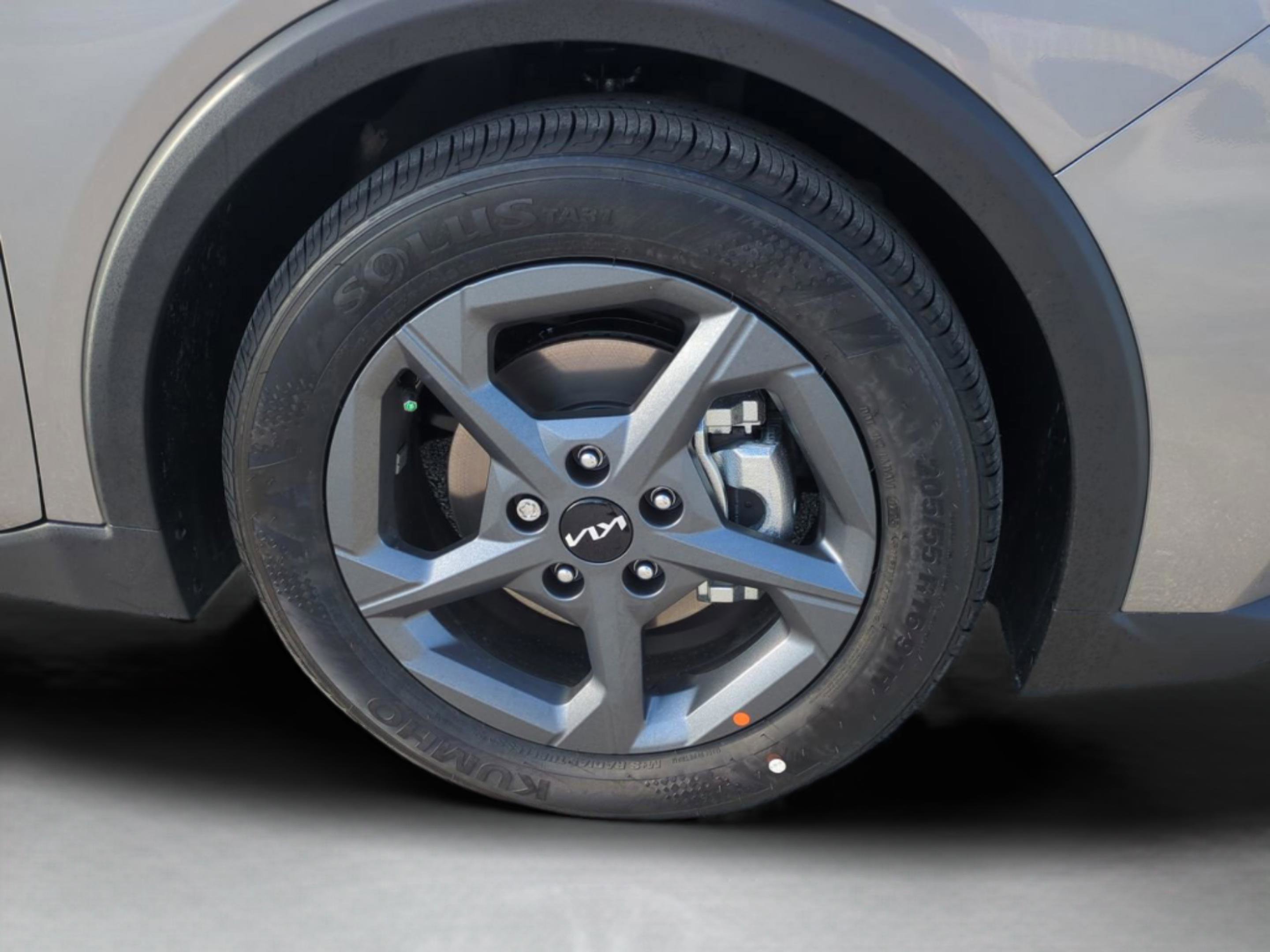 2025 Kia K4 LXS photo 28