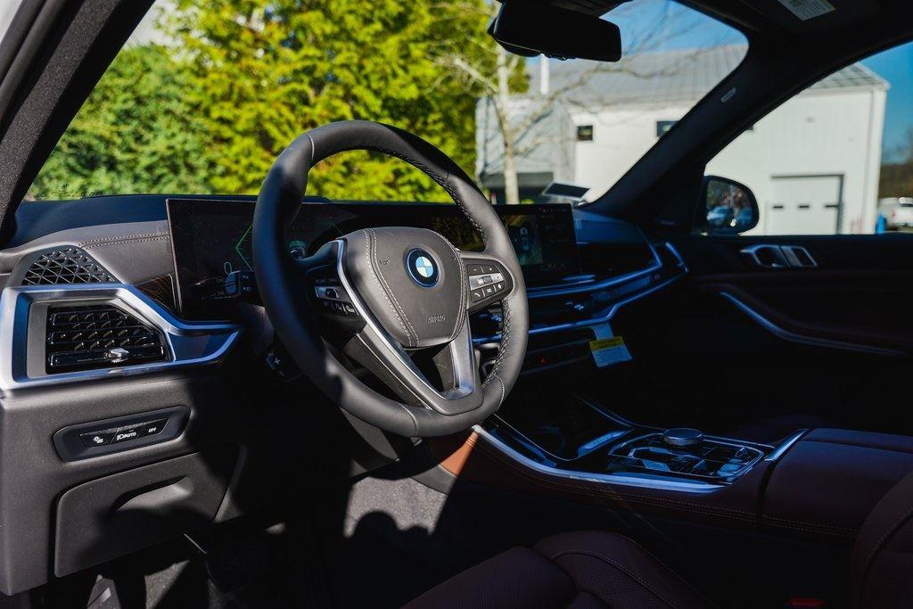 New 2025 Mineral White Metallic BMW xDrive50e image 10