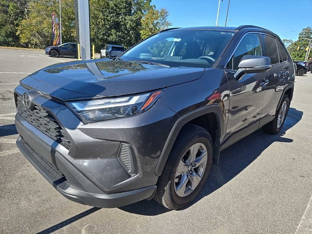 2024 Toyota RAV4 XLE's photo