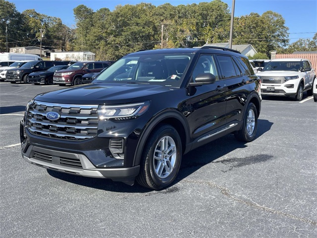 2025 Ford Explorer photo 3