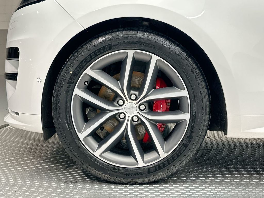 2023 Land Rover Range Rover Sport SE photo 5