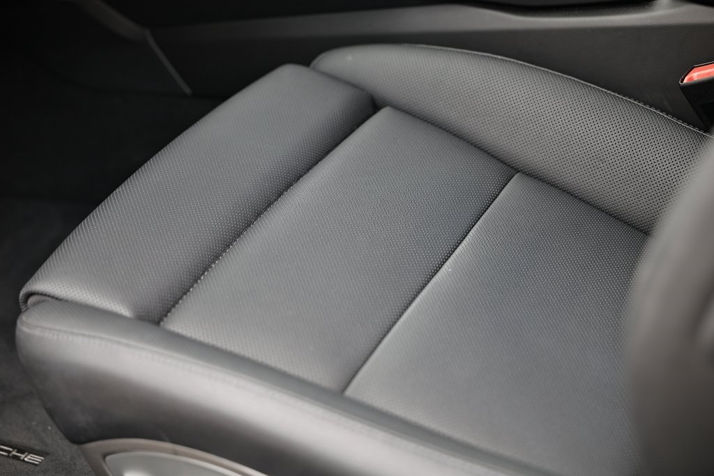 2025 Porsche Cayman Base photo 17