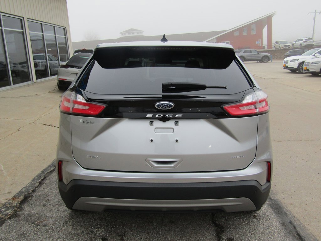2023 Ford Edge SEL photo 4