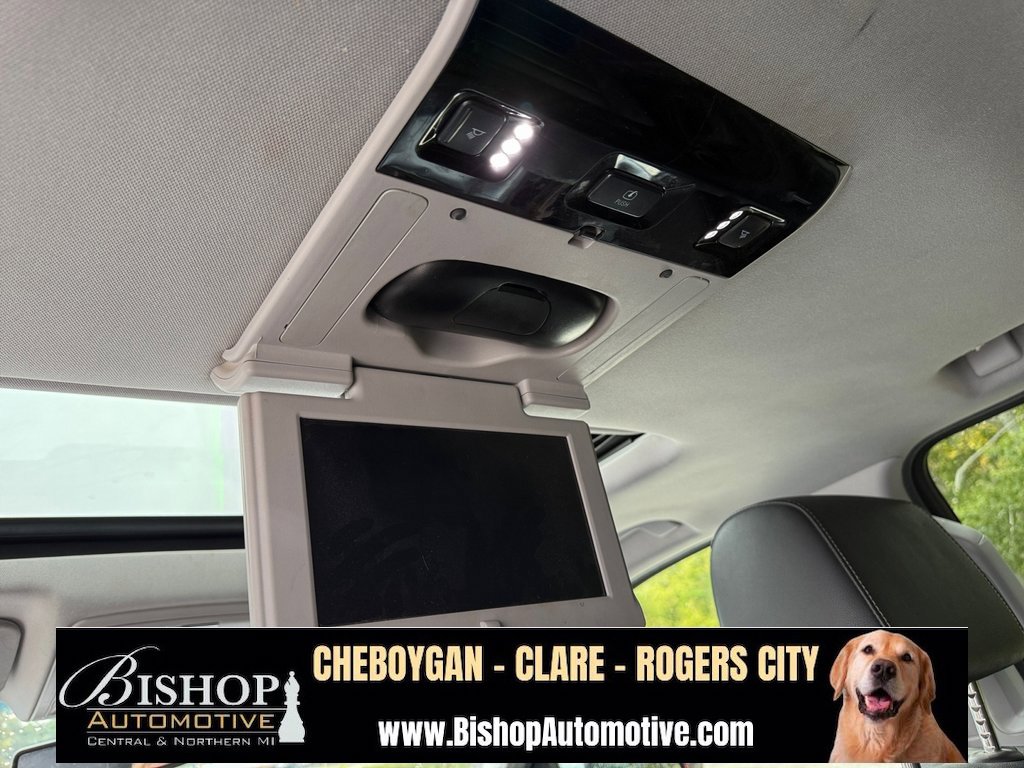 2016 Chevrolet Suburban LT photo 23