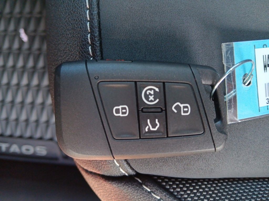2024 Volkswagen Taos SE photo 27