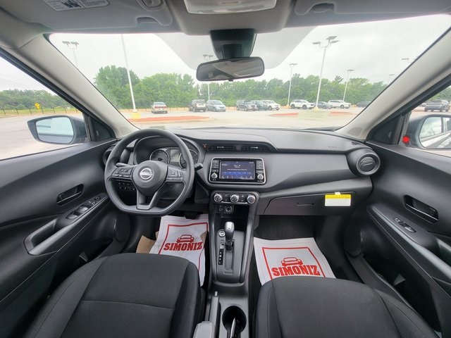 2025 Nissan Kicks Play S photo 13