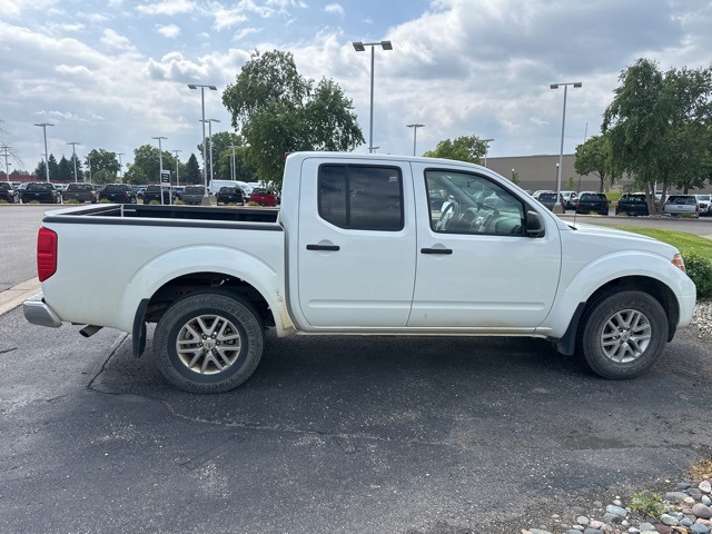 2017 Nissan Frontier SV photo 2
